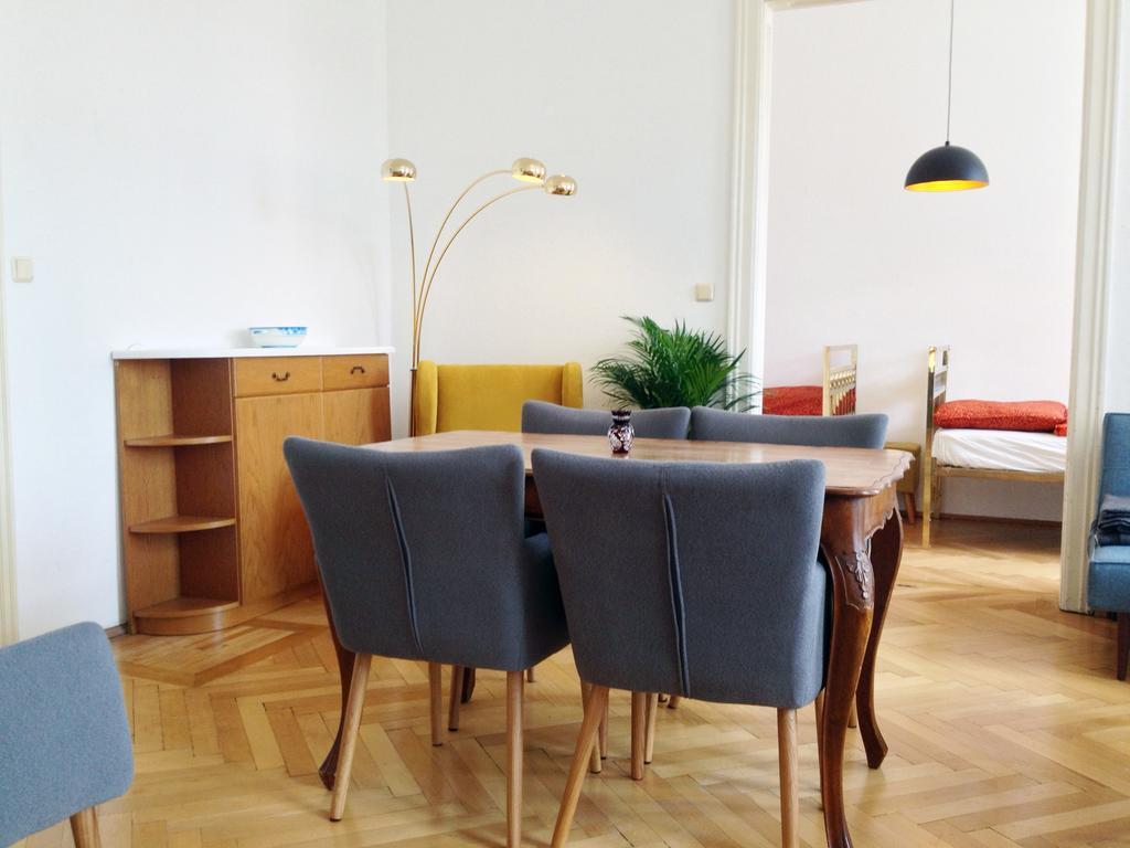 Big Vintage Style Flat Near Schönbrunn Apartment
