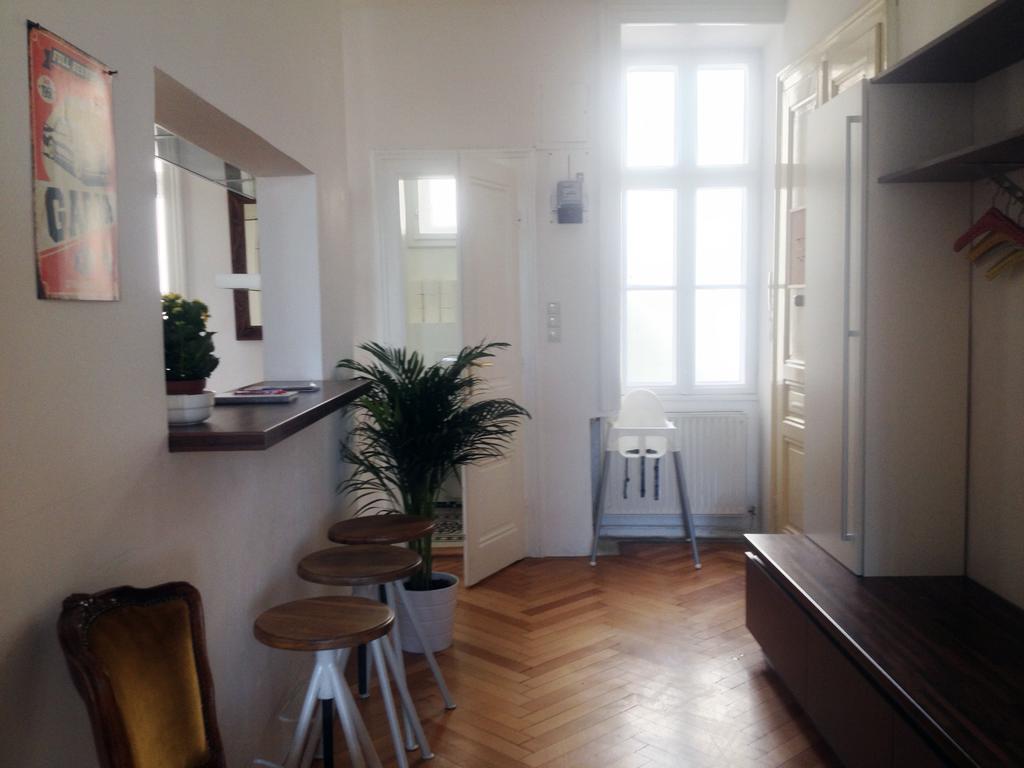 Apartment Big Vintage Style Flat Near Schönbrunn