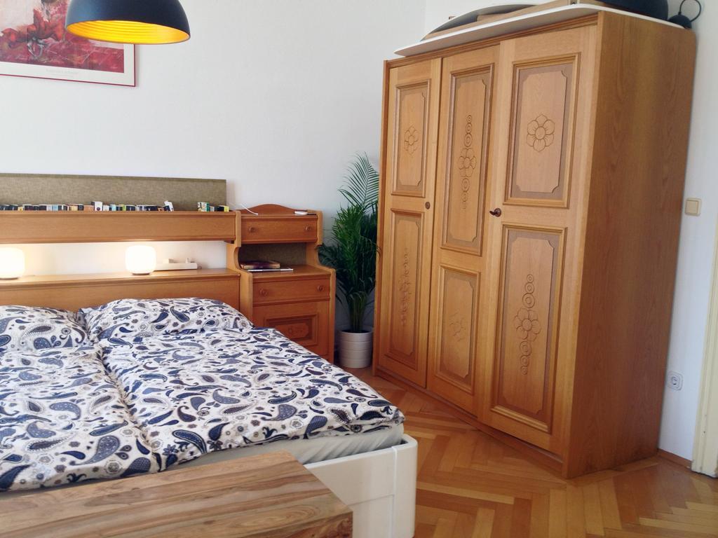 Big Vintage Style Flat Near Schönbrunn *